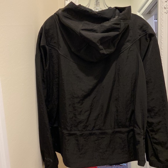 Lululemon hooded jacket water resistant - Picture 2 of 7